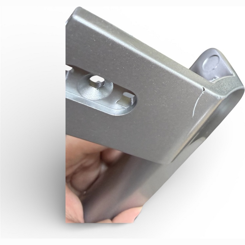 Ручка двери верхняя/нижняя для холодильника Beko 4872691600W уценка!!!- фото